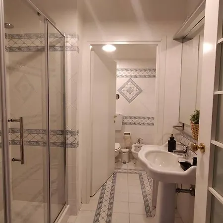 Questa Casa Non è Un *